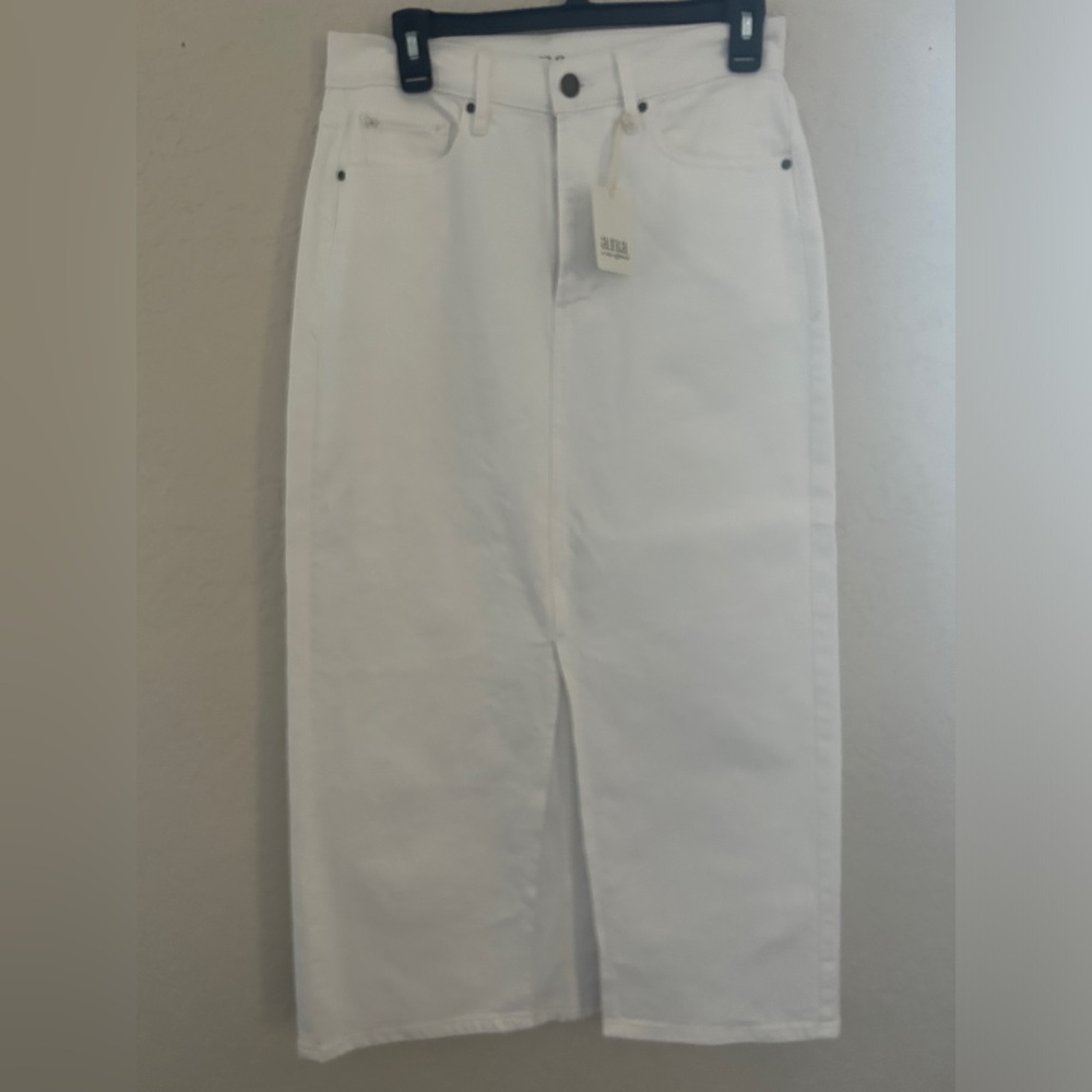 Size 6 women’s high rise white denim skirt brand new